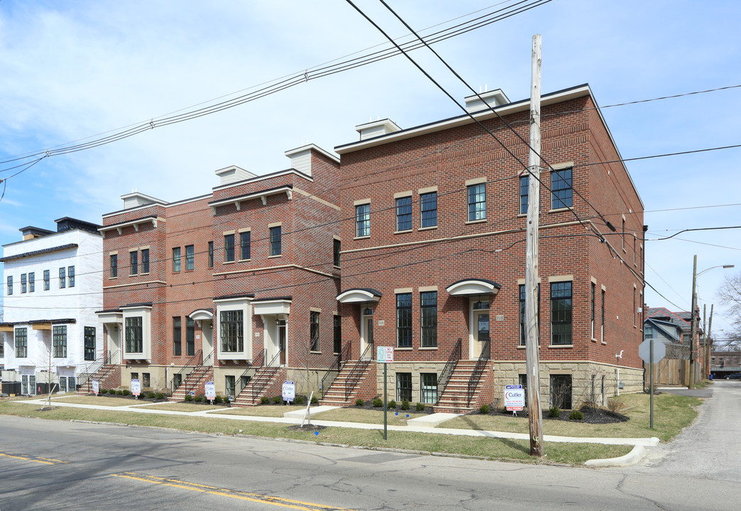 876 S Front St in Columbus, OH - Foto de edificio