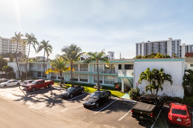 3215 NE 7th St in Pompano Beach, FL - Building Photo - Building Photo