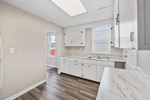 811 Sherman Ave in Irwin, PA - Building Photo