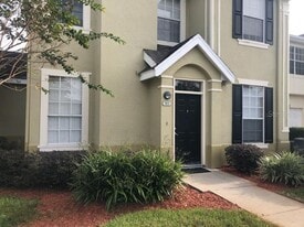9093 Lee Vis in Orlando, FL - Building Photo