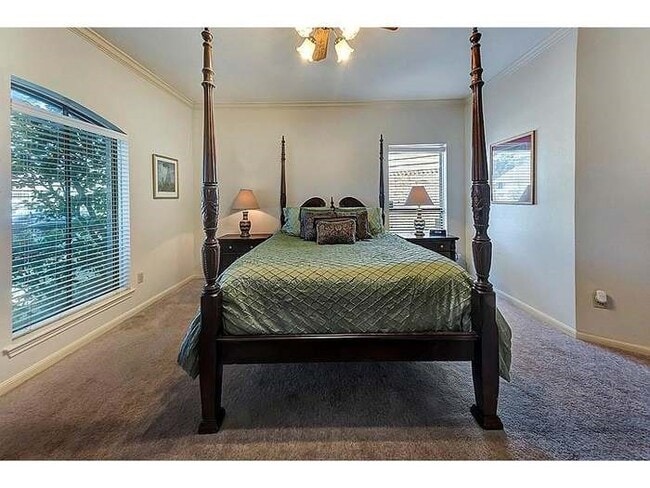 property at 2442 Hodges Bend Cir