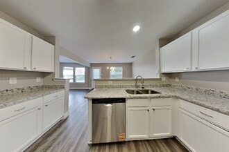 17303 Davenway Dr in Houston, TX - Building Photo - Building Photo