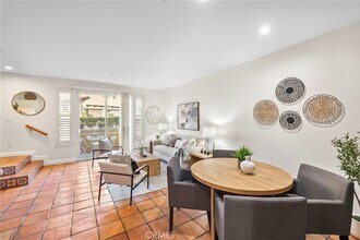 19 Vinca Ct in Ladera Ranch, CA - Foto de edificio - Building Photo