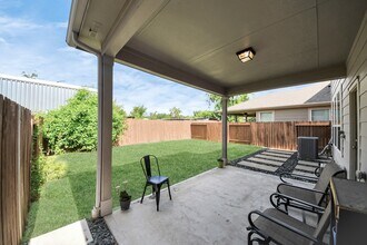 1917 Barrel Oak Dr in Houston, TX - Building Photo - Building Photo