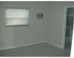 823-825 NE 18th Ave in Fort Lauderdale, FL - Building Photo - Building Photo