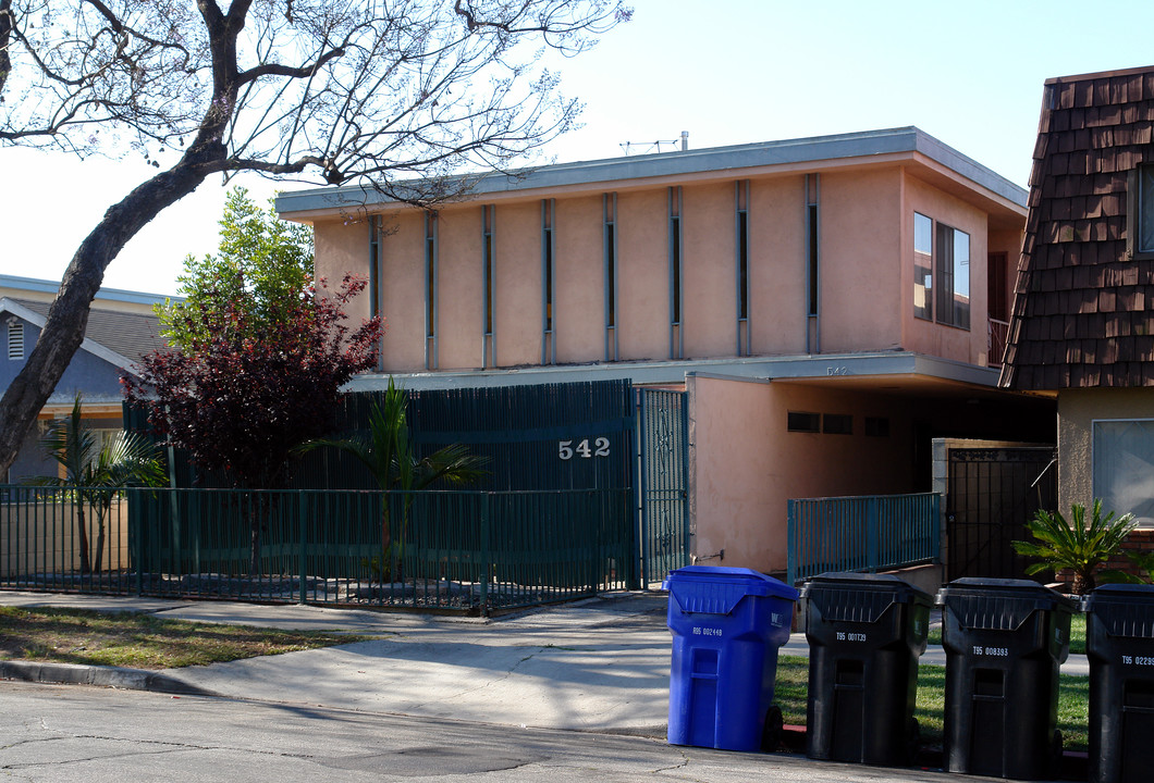 542 Hyde Park Pl in Inglewood, CA - Foto de edificio