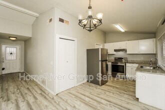 12335 La Barca Dr in San Antonio, TX - Building Photo - Building Photo