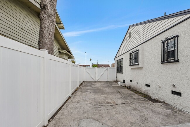 3841 Arlington Ave in Los Angeles, CA - Building Photo - Building Photo