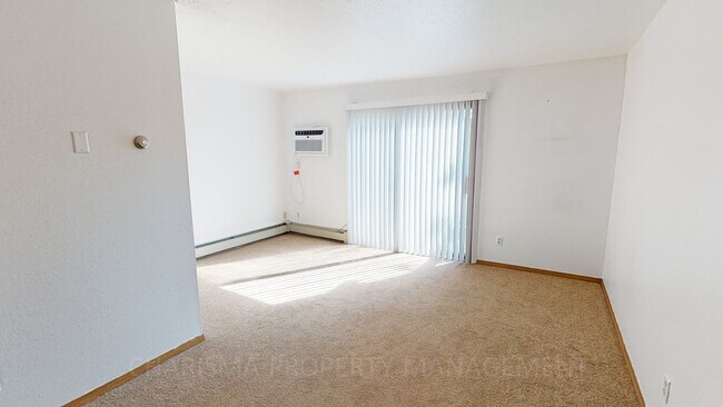 920 2nd St NW in Pipestone, MN - Foto de edificio - Building Photo