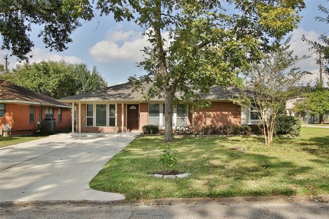 property at 2002 Nina Lee Ln