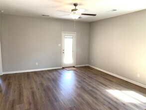 112 Declaration Ln in Liberty Hill, TX - Building Photo - Building Photo