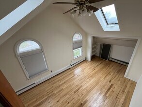 328 Patchogue Yaphank Rd in East Patchogue, NY - Foto de edificio - Building Photo