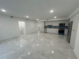 14617 SW 262nd St in Naranja, FL - Building Photo