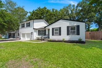 2720 N Oakridge Cir in North Charleston, SC - Building Photo - Building Photo