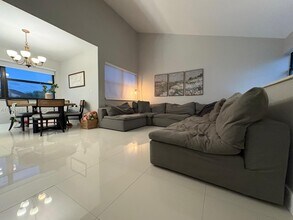 10280 NW 9th St Cir in Miami, FL - Building Photo - Building Photo