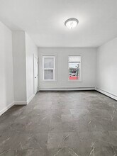 463 Broadway-Unit -2 in Lawrence, MA - Building Photo - Building Photo