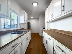 3956 W 27th St in Los Angeles, CA - Foto de edificio - Building Photo