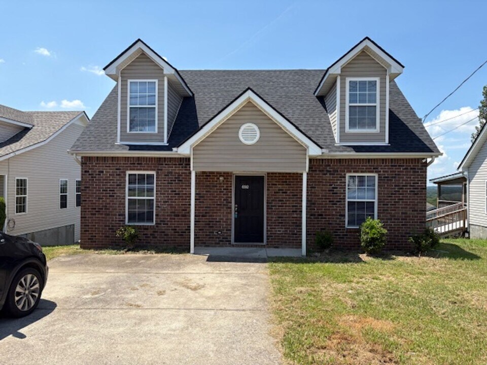 692 Holland Ridge Dr in La Vergne, TN - Building Photo