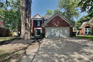 5 Regency Ct in Conroe, TX - Building Photo