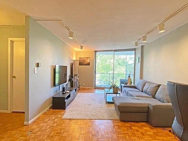 19 Winchester St in Brookline, MA - Building Photo - Building Photo