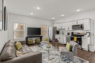 2612 SW Livingston Square in Bentonville, AR - Building Photo