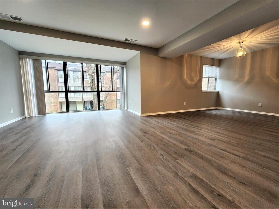 19106 Mills Choice Rd in Montgomery Village, MD - Building Photo