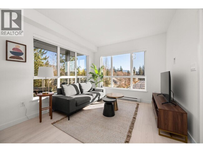 3596 Malsum Dr in North Vancouver, BC - Building Photo - Building Photo