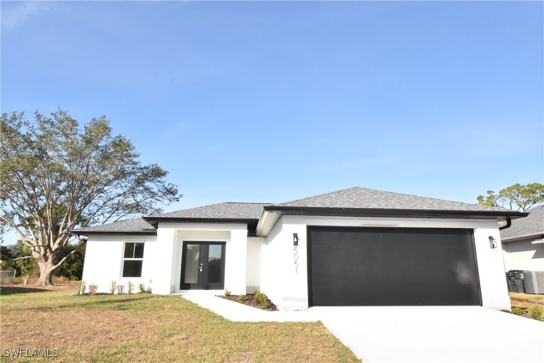 5051 Foxhall Rd in North Port, FL - Building Photo