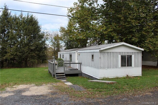 property at 16 Tanglewood Park Dr