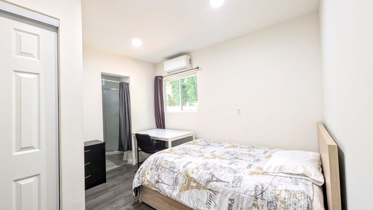 1293 1/2 W 37th Dr in Los Angeles, CA - Foto de edificio