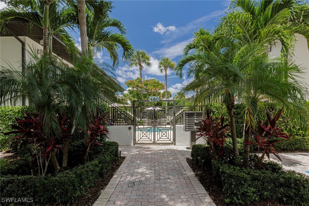 480 5th St S in Naples, FL - Building Photo