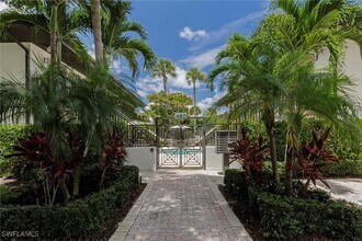 480 5th St S in Naples, FL - Building Photo - Building Photo