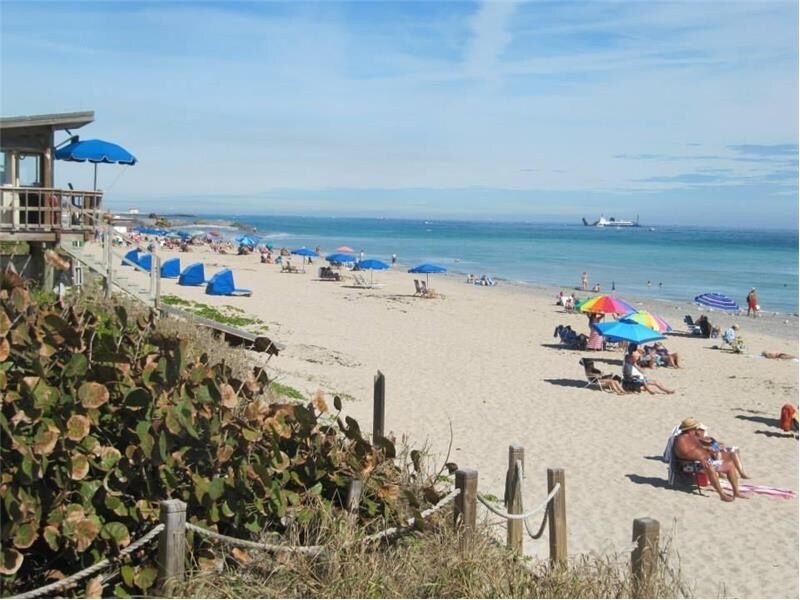 6520 N Ocean Blvd-Unit -4 in Ocean Ridge, FL - Building Photo