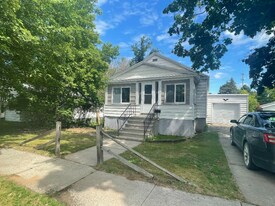 130 Main St in Marinette, WI - Building Photo