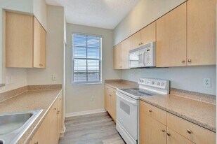 616 Clearwater Park Rd in West Palm Beach, FL - Building Photo