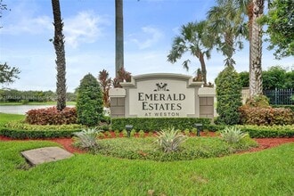 4108 Sapphire Terrace in Weston, FL - Foto de edificio - Building Photo