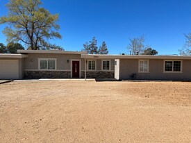 20800 Sholic Rd in Apple Valley, CA - Building Photo