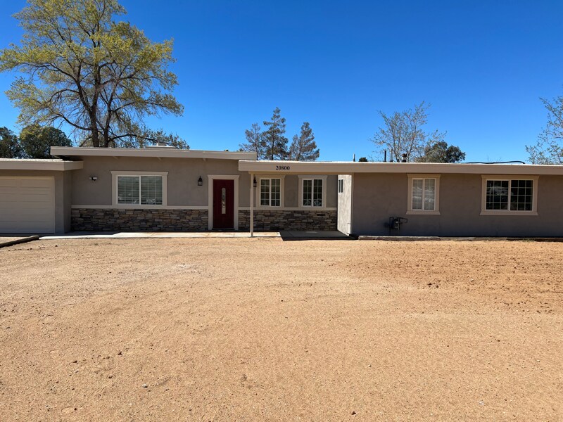 20800 Sholic Rd in Apple Valley, CA - Building Photo