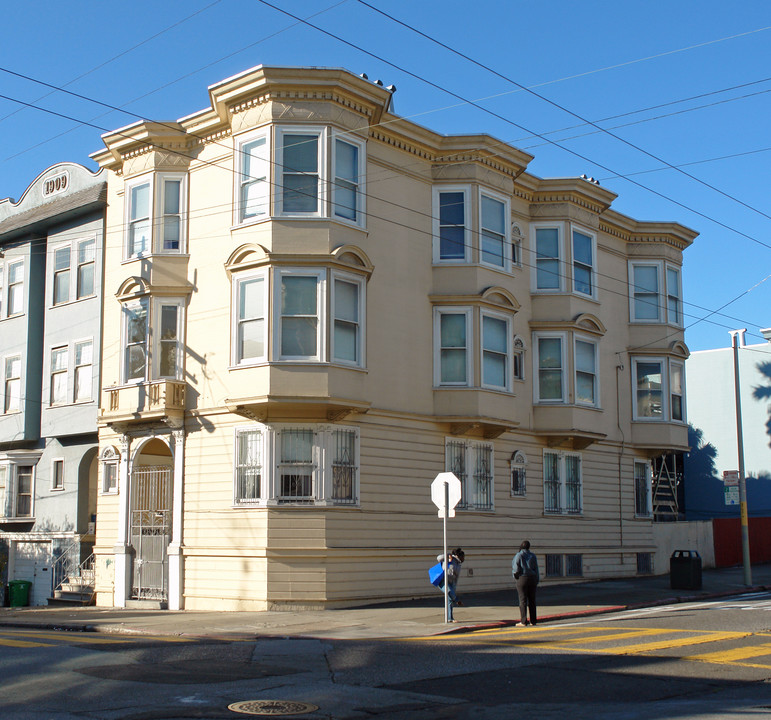 203 Clayton St in San Francisco, CA - Building Photo