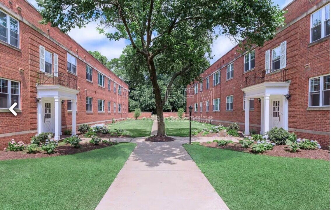 16015 Van Aken Blvd in Shaker Heights, OH - Building Photo