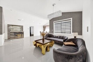 7624 Wentworth St in Los Angeles, CA - Building Photo