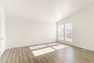 2239 48th Ave-Unit -2239 in Oakland, CA - Building Photo - Building Photo