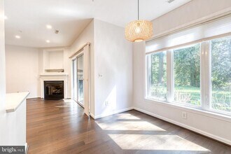 645 Oakland Hills Dr in Arnold, MD - Building Photo - Building Photo