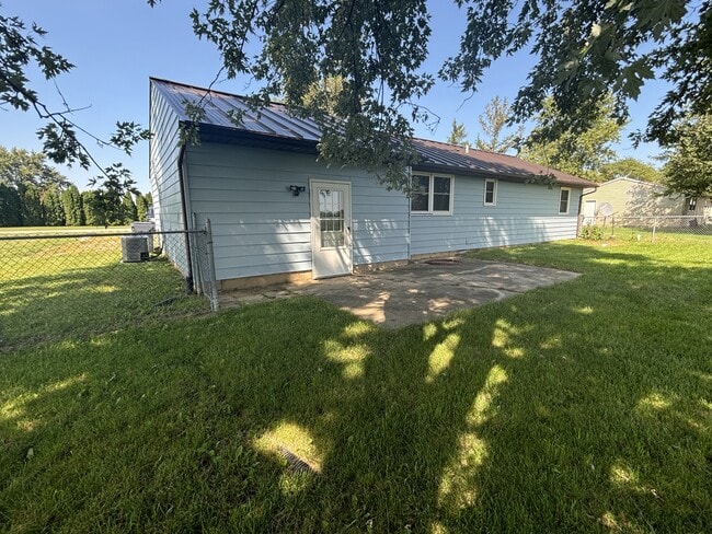 53 E 300 N in Winchester, IN - Building Photo - Building Photo