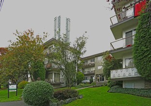 Lyndale Manor in Burnaby, BC - Building Photo - Building Photo