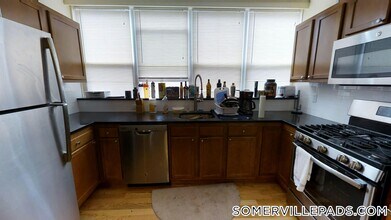332 Beacon St, Unit 2 in Somerville, MA - Building Photo - Building Photo