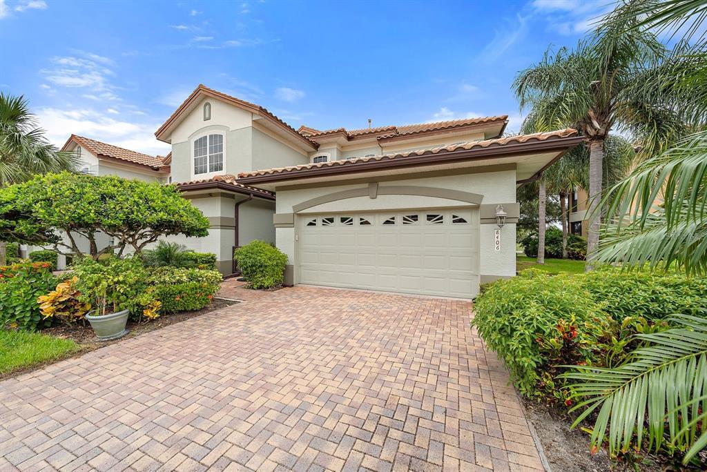 8406 Miramar Way in Lakewood Ranch, FL - Building Photo