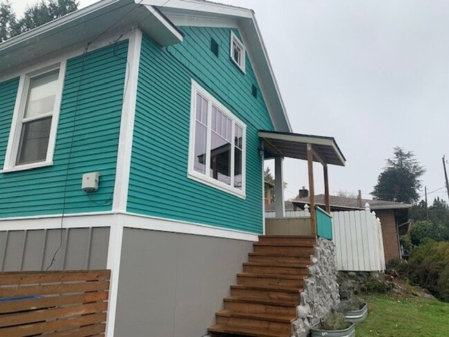 property at 1911 S Bayview St
