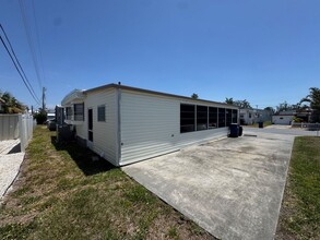 1111 49th Ave Terrace W in Bradenton, FL - Building Photo - Building Photo