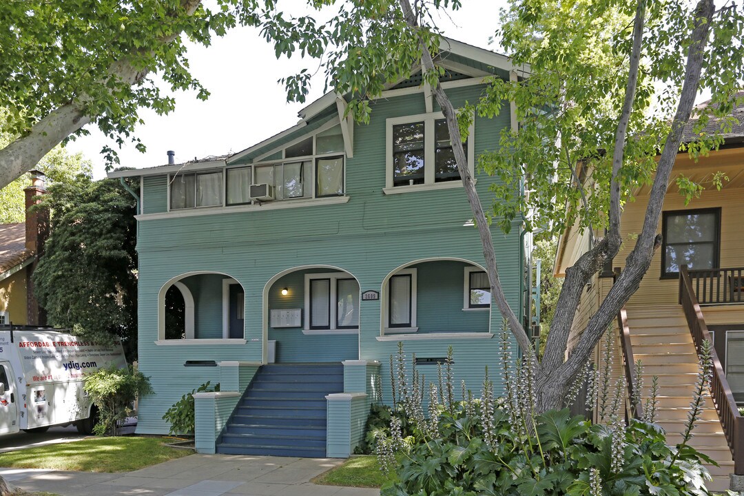 2609 G St in Sacramento, CA - Building Photo